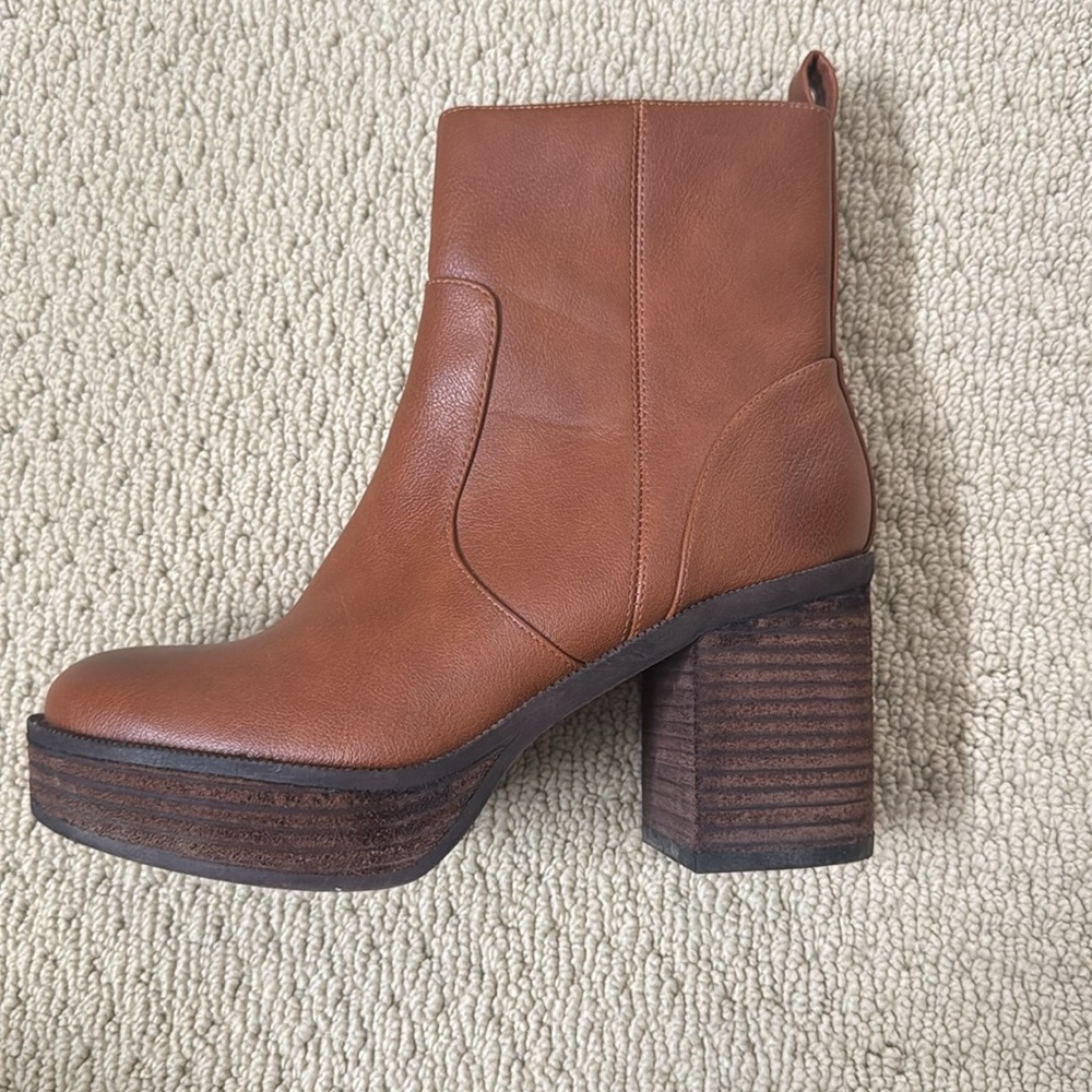 Cushionaire brown boots